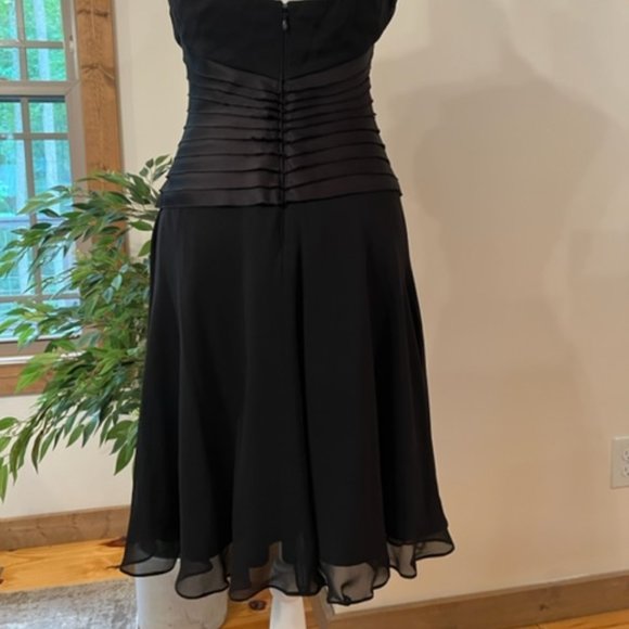 Tadashi Collection Chiffon Halter Dress, size 4 - Picture 13 of 15